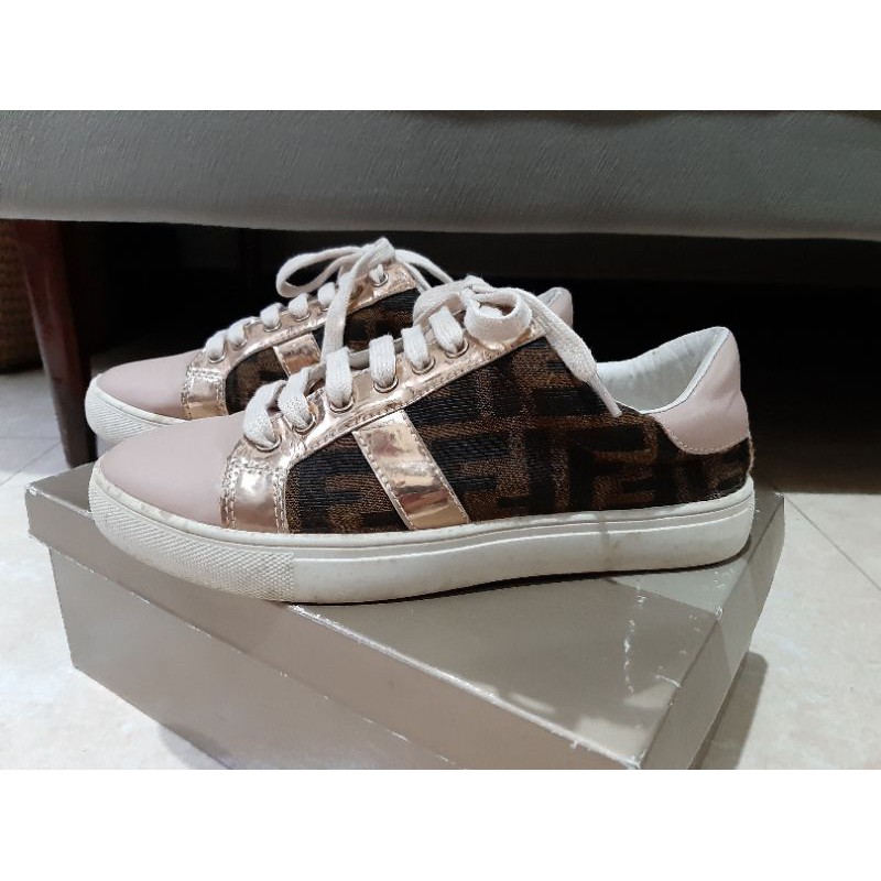 PRELOVED SEPATU FENDI KW