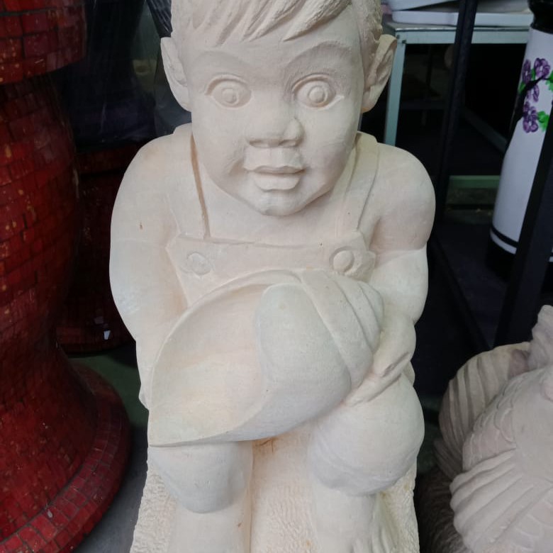 PATUNG ANAK AIR MANCUR