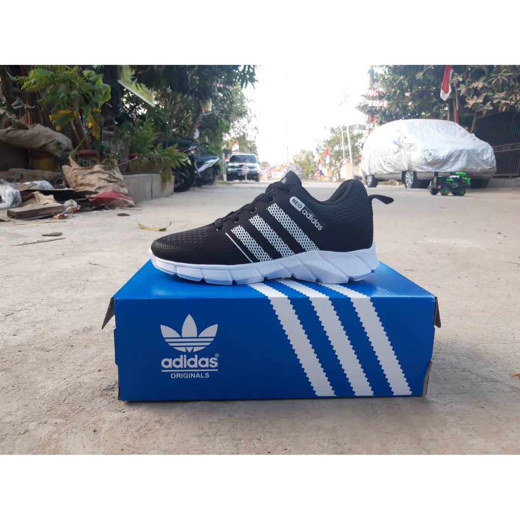Sepatu pria adidas sport ranning olahraga voly badminton tenis lari jogging jalan santai terbaru
