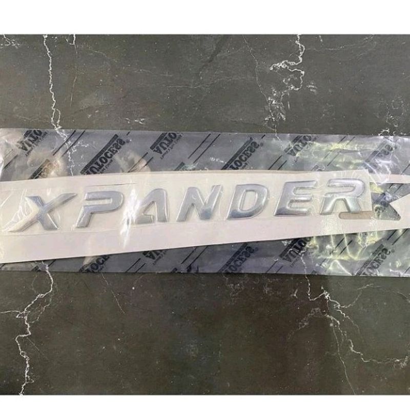 emblem kap mesin xpander original