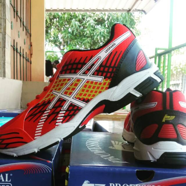 Sepatu voli profesional leopard