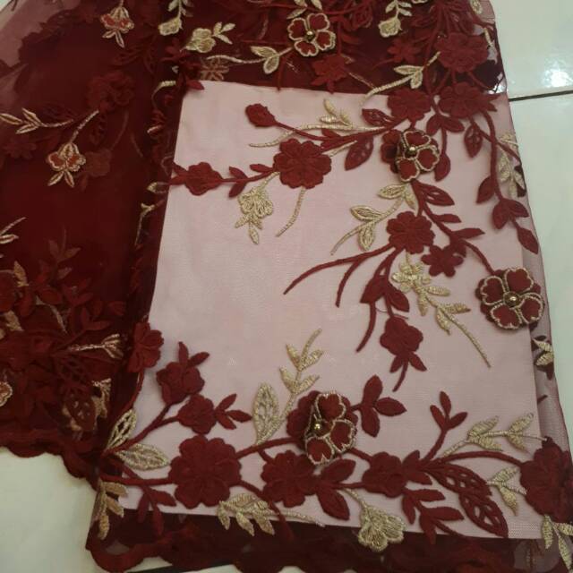 Tile jepang bunga timbul akar