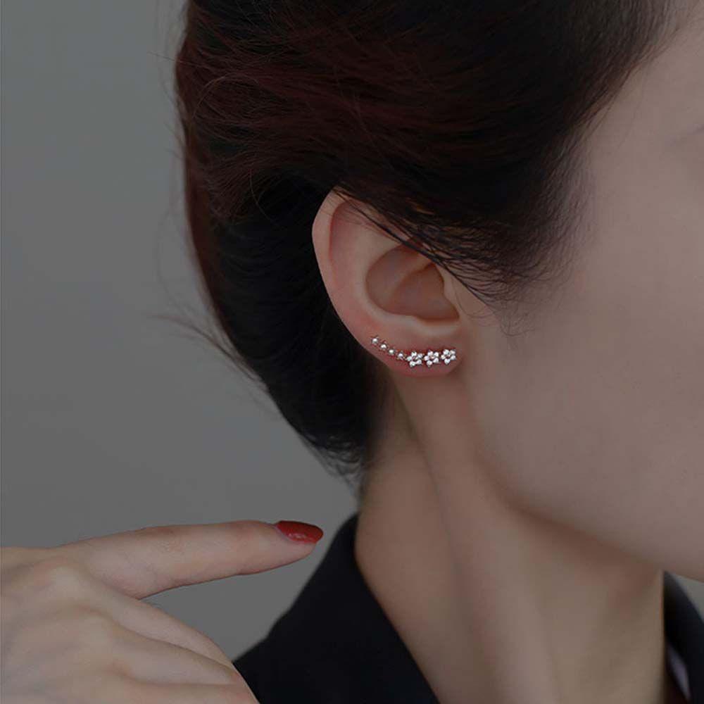 Anting Stud Desain Bunga Geometris Aksen Berlian Imitasi Gaya Minimalis Untuk Fashion