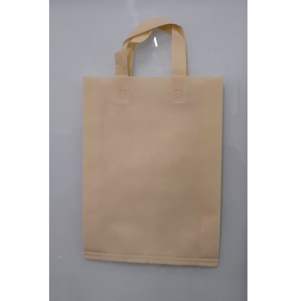 

Tas Press Spunbound Tali Goodie Bag Tas Belanja Warna Cream 30 cm x 40 cm