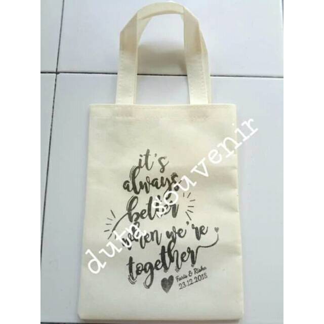 

Tas Souvenir Pernikahan