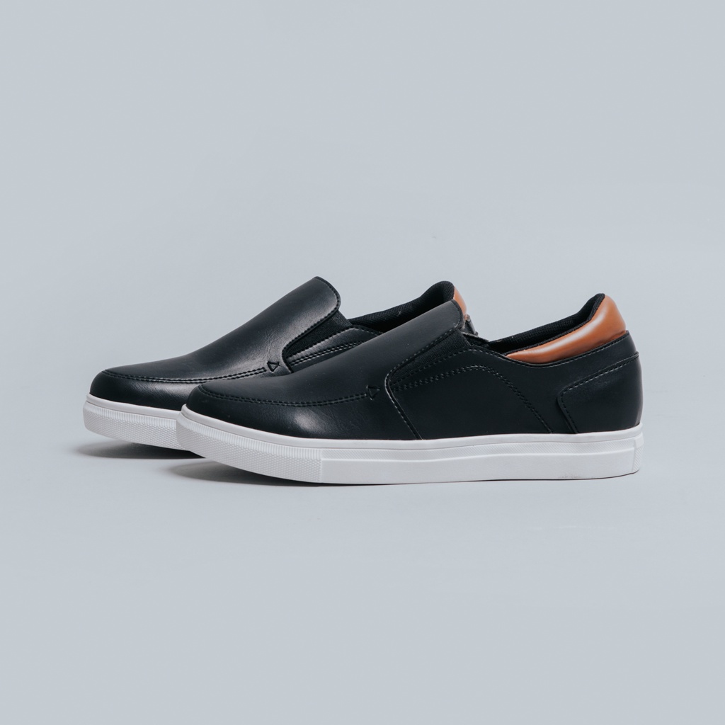 ALISSON BLACK ORIGINAL x LVNATICA Sepatu Slip On Hitam Pria Slop Simple Casual Selop Jalan Santai Kuliah Hangout Main Nongkrong Loafers Pesta Kondangan Loafer Distro Semi Kulit Premium Footwear Big Size Jumbo Ukuran Besar 44 Keren Terbaru Kekinian Branded