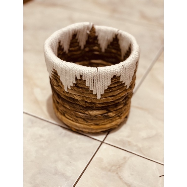 Pot mini Banana Rajut Putih