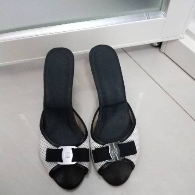 Preloved sepatu heels everbest size 8 black aksen pita