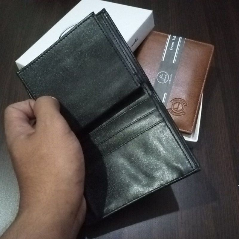 Dompet pria lipat buku bahan kulit sintetis lokal mahmud embos #dompet #dompetlipat #dompetlipatbuku #dompetpria #dompetcowok #dompetlipatpria