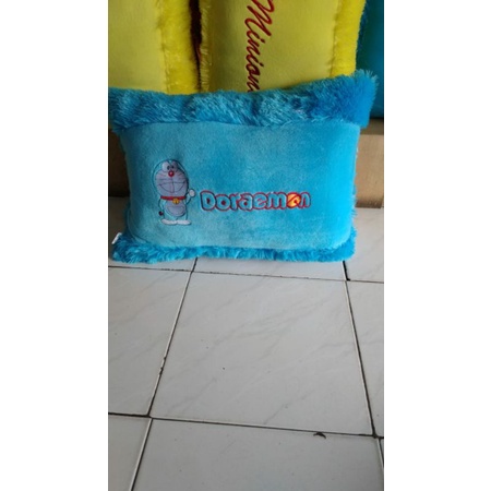 bantal doraemon