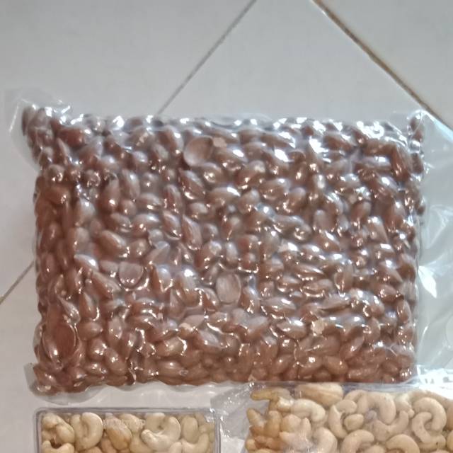 

Kacang almond