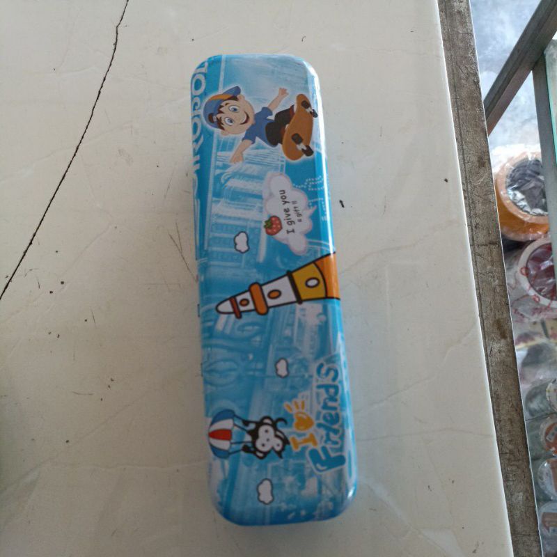

Kotak pensil / Tempat pensil