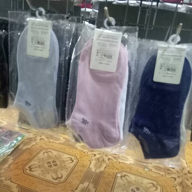 Kaos kaki cewek pendek