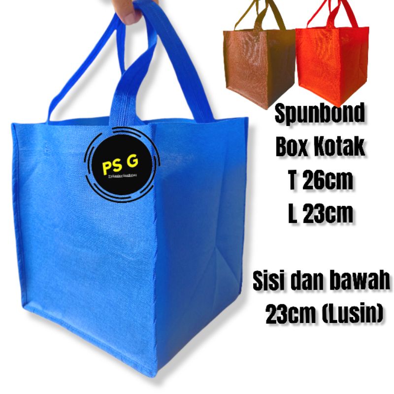 

Tas spunbond nasi kotak hajatan ukuran 22×22 1lusin (isi 12pcs)