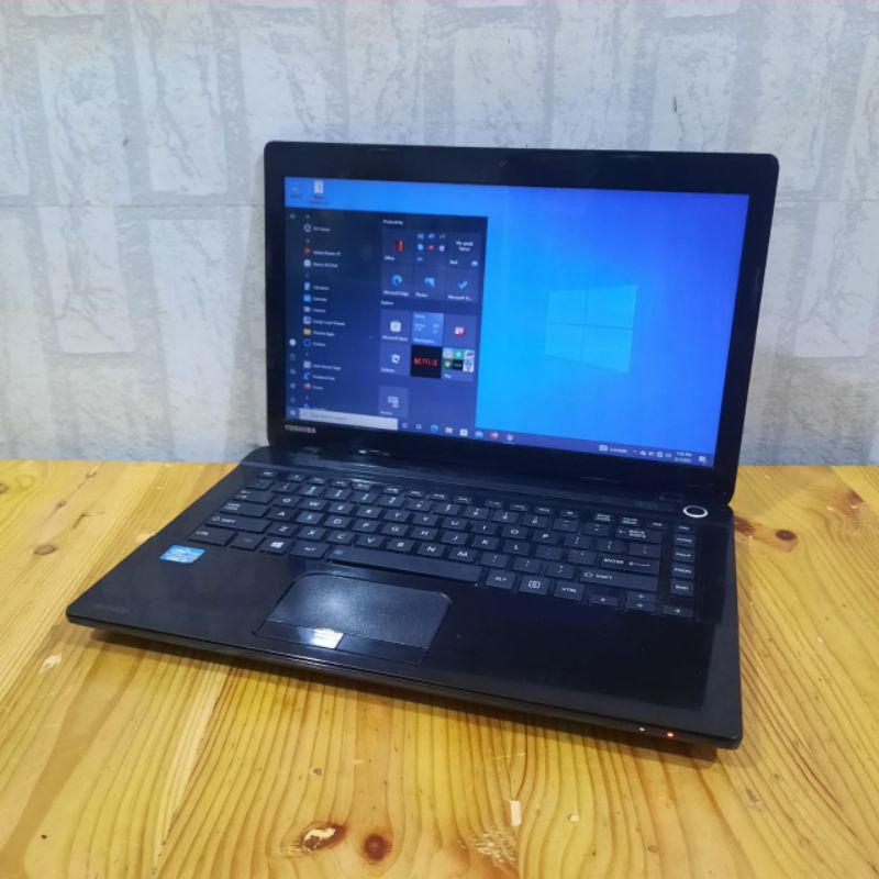 Laptop Toshiba Satelite C40-A intel Cor i3 Ram 4GB HDD 500GB Windows 10 Layar 14 inch Full aplikasi siap pakai