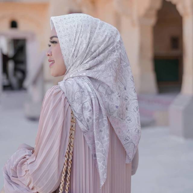 Buttonscarves maharani safed