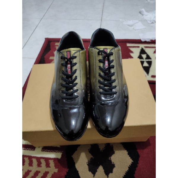 Prada original Prada bekas Prada second Gucci bekas LV bekas sepatu bekas sepatu second
