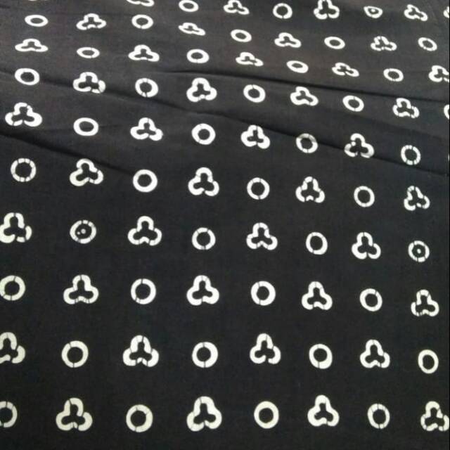 Kain batik cap motif jumputan hitam putih