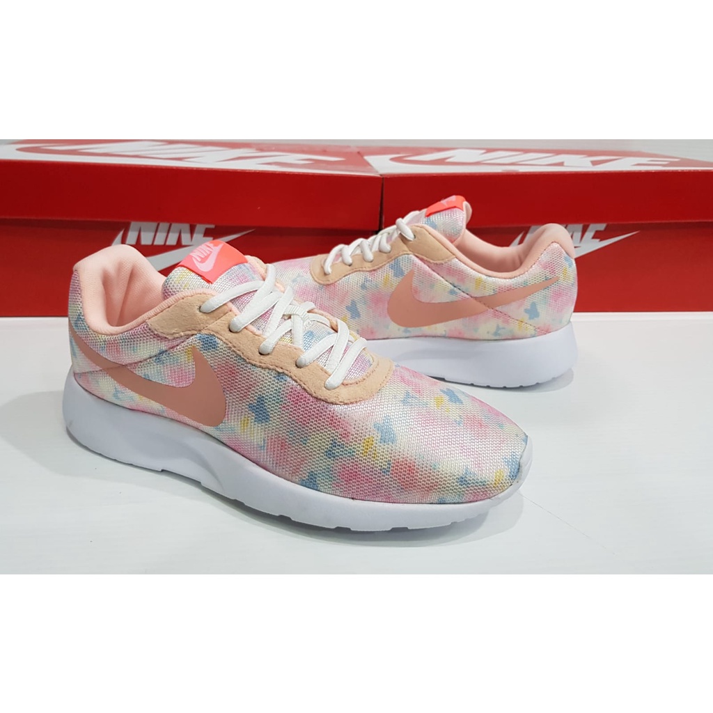 Sepatu Sport Wanita Nike Tanjun