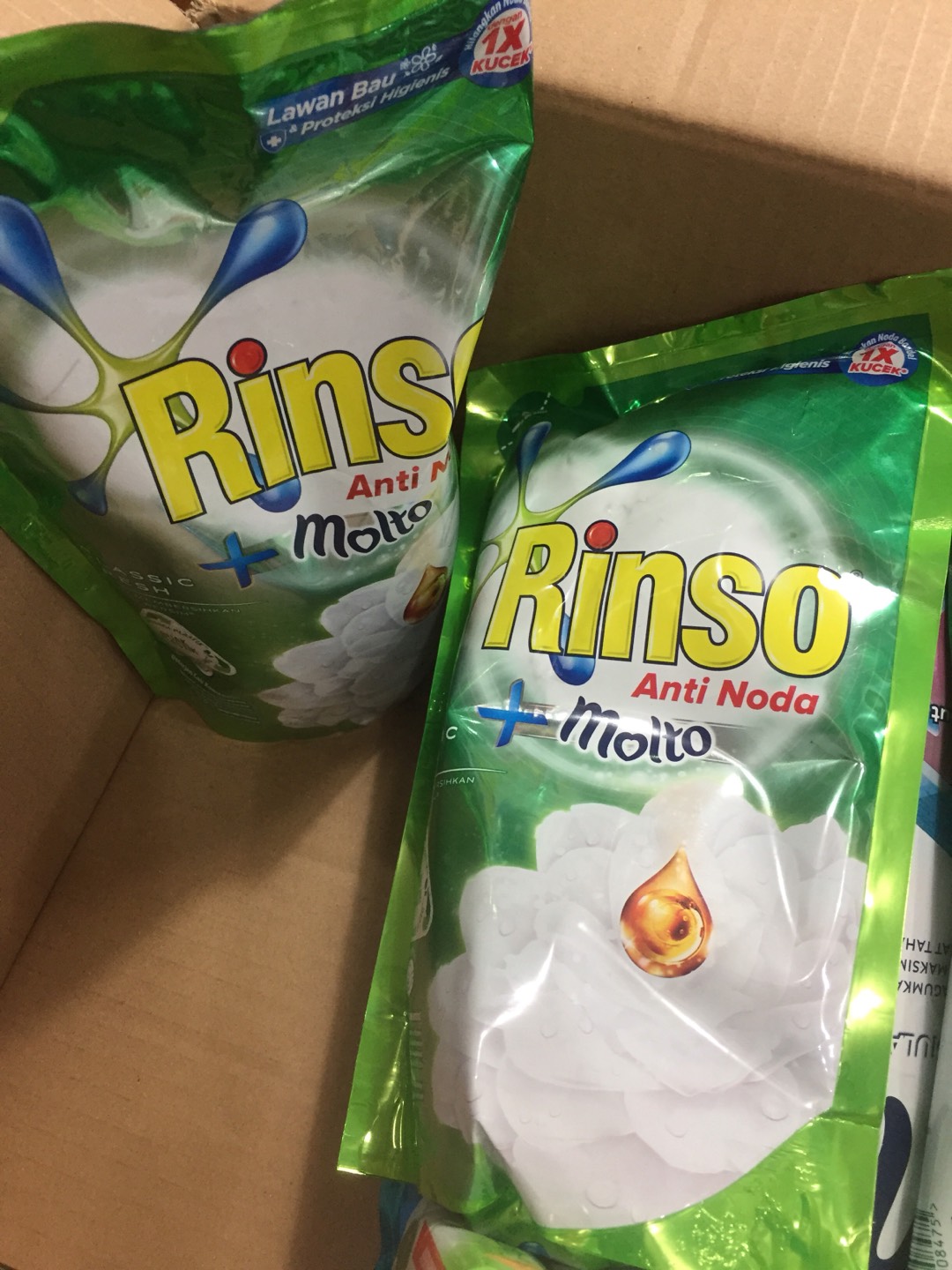 Rinso Deterjen Cair Konsentrat Classic Fresh Refill Pouch 750ml