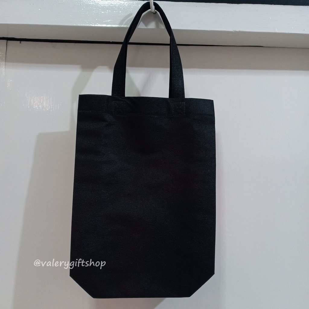 

Goodie Bag Tas Souvenir Spundbond Kain Parcel Bingkisan Handle Polos Hampers Kado Hadiah