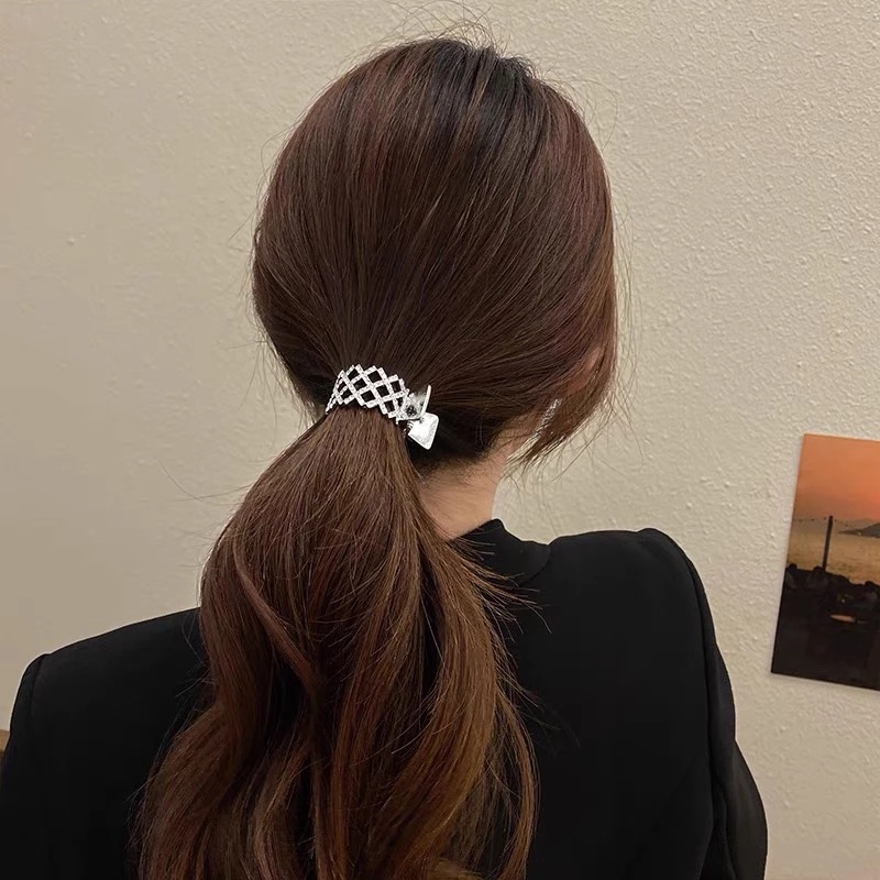 Jepit Rambut Ponytail Bahan Metal Aksen Mutiara Dan Berlian Imitasi Gaya Korea Untuk Wanita