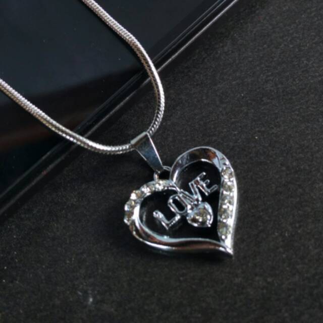 Kalung Wanita Liontin Love Silver Permata