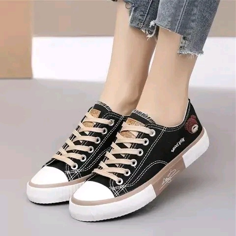 Sepatu wanita sneakers tali kanvas model terbaru