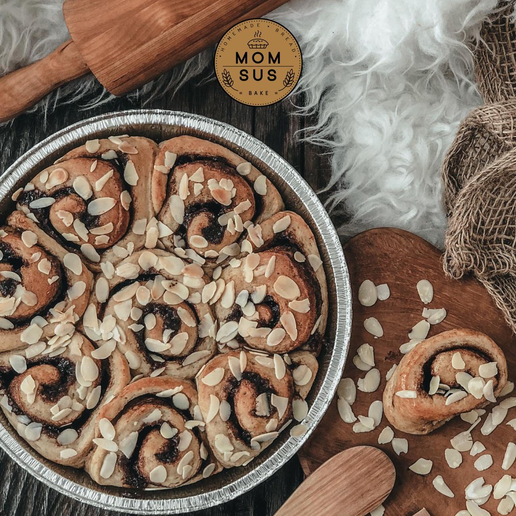 

MOMSUSBAKE Cinnamon Rolls Almond