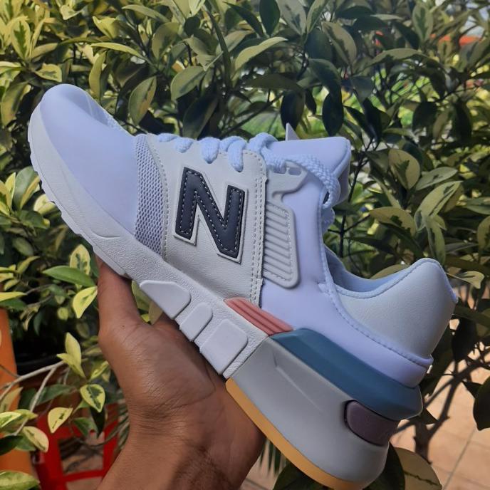 Best Seller Original Sepatu Sneakers Wanita New Balance 997S White Premium Original - 36, Putih