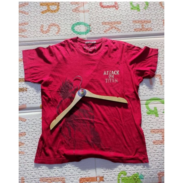 KAOS UNIQLO x AOT