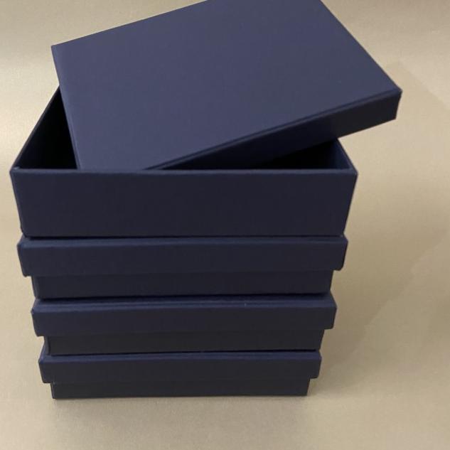 

➤ Kotak kado/ kotak hadiah/ kotak dompet/ gift box 13x10,5x3 cm ♚