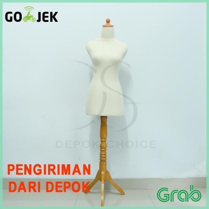 Ready Murah Manekin Wanita Dm Krem Kaki Kayu | Manekin Wanita | Patung Baju