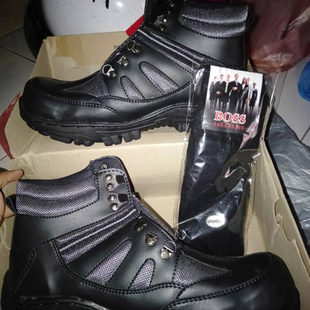 Sepatu crocodile
