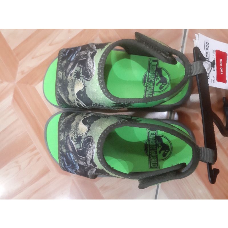 Sandal H&amp;M Jurassic World Green