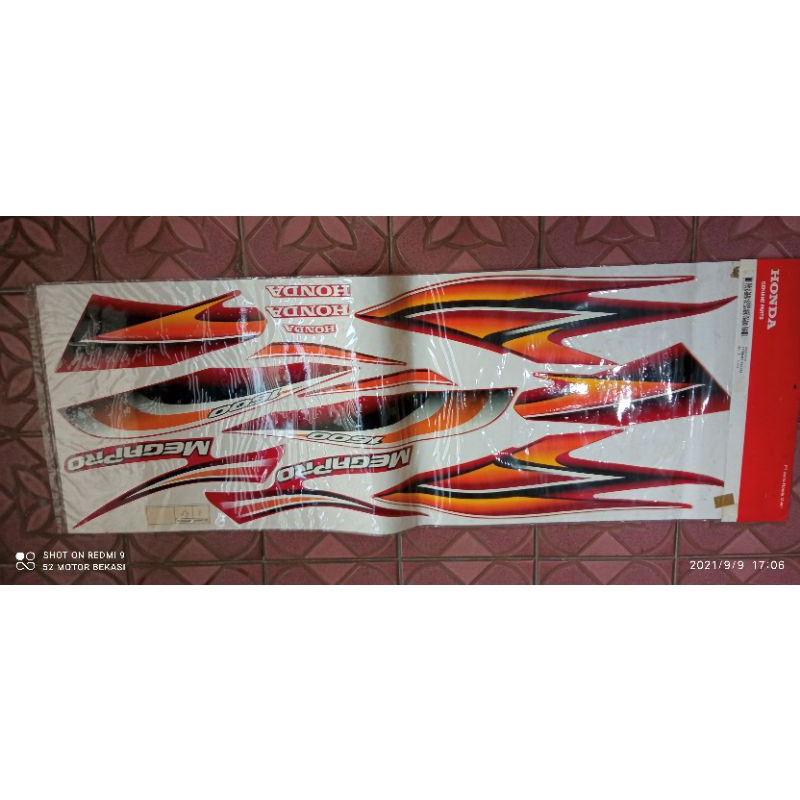 strping stiker bodi honda megapro hiu jari-jari 2004 hitam merah original ahm