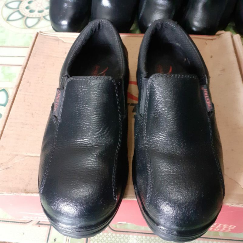 SEPATU SAPETY CHETAAH SLIP ON UJUNG BESI SEOND