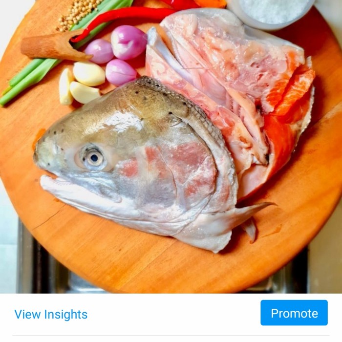 

Kepala Ikan Salmon / Salmon Fish Head