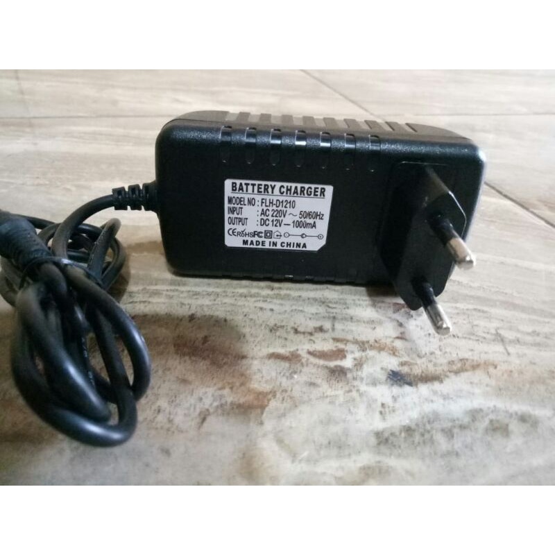 Adaptor Charger mobil motor aki 12V 7Ah 12v 4,5Ah