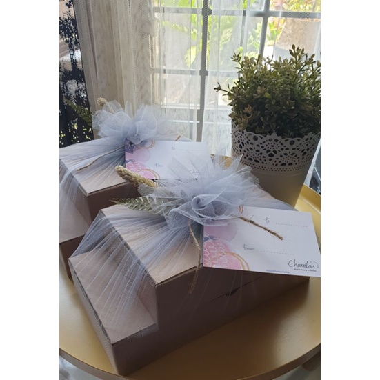 

Gift box untuk pemesanan Pastel, Risol dan Soes CHAMILAN BY ORYCHA