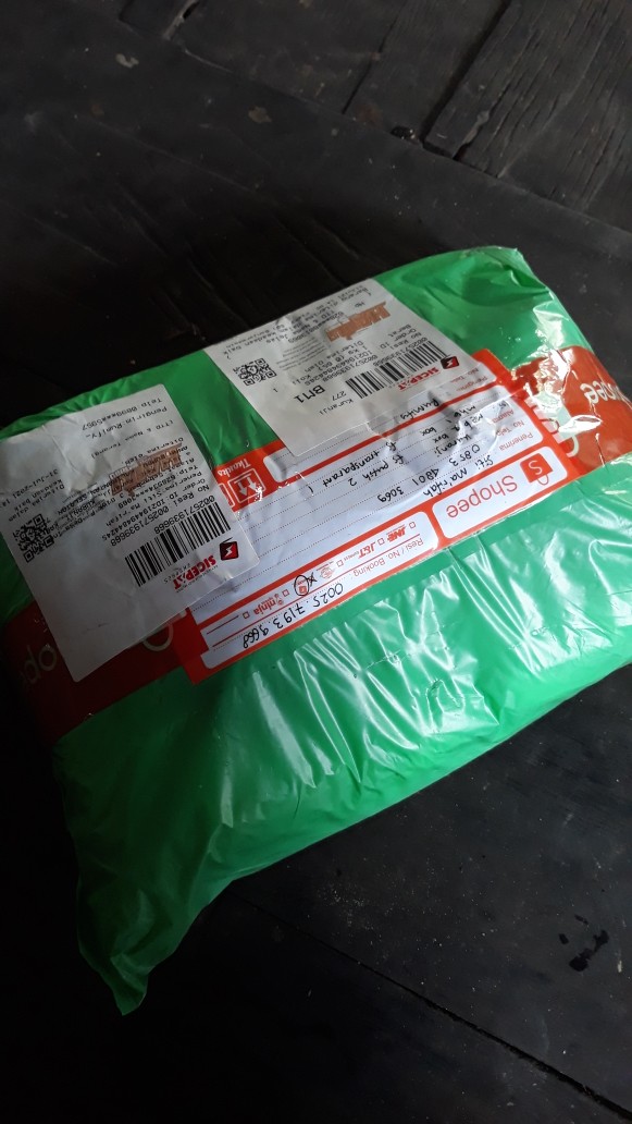 Face Shield Anti Debu Dengan Frame Warna Putih Pink Transparan Sebagai Penyangga | Rumify