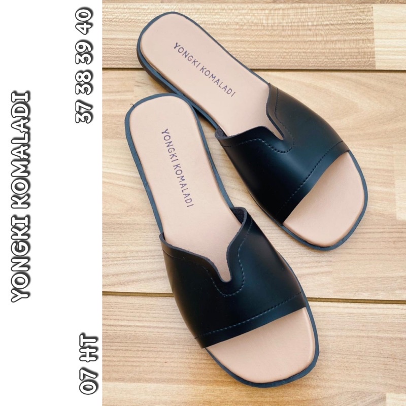 sandal slip on hitam