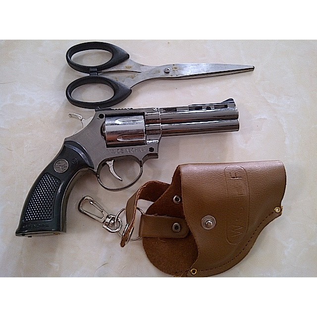 Korek Api Pistol Model Python Revolver Sarung