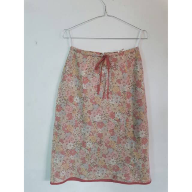 PRELOVED ROK SPAN BUNGA-BUNGA