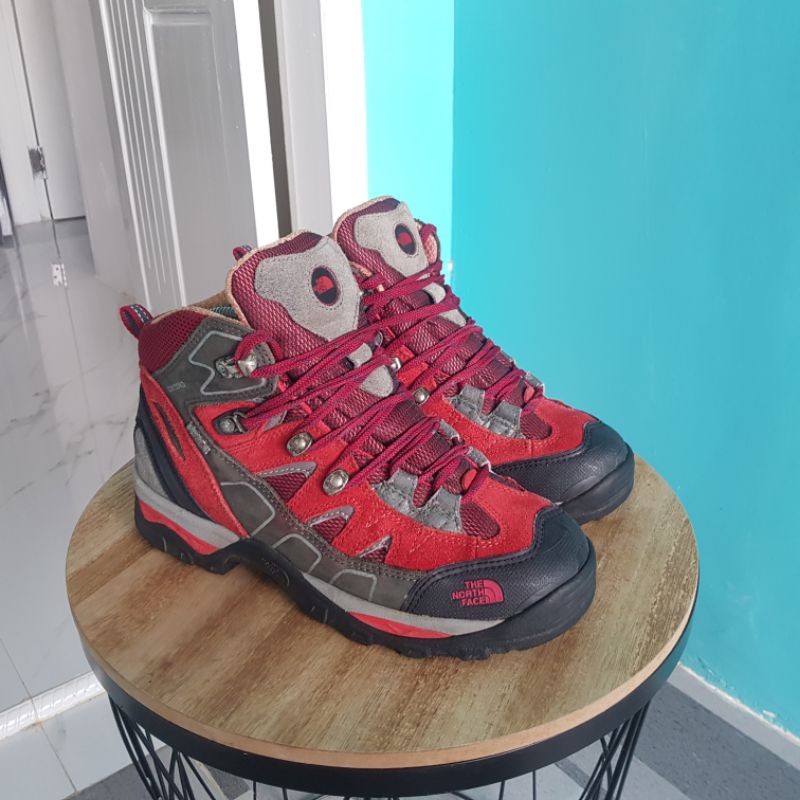 Sepatu Outdoor Second TNF 39