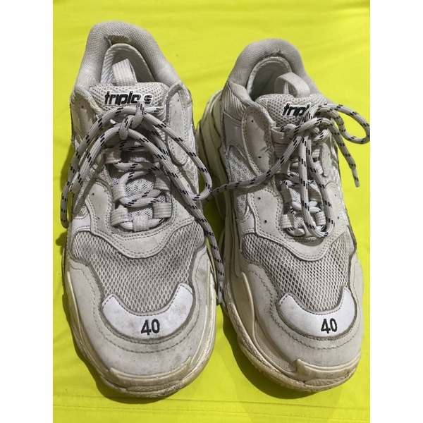 Sepatu Balenciaga triple s