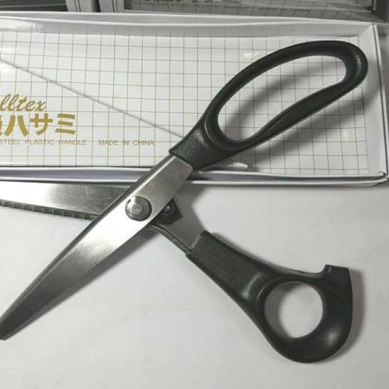 

Flash Sale - Gunting Kain ZigZag 9-230mm Stainless Steal Plastic Handle