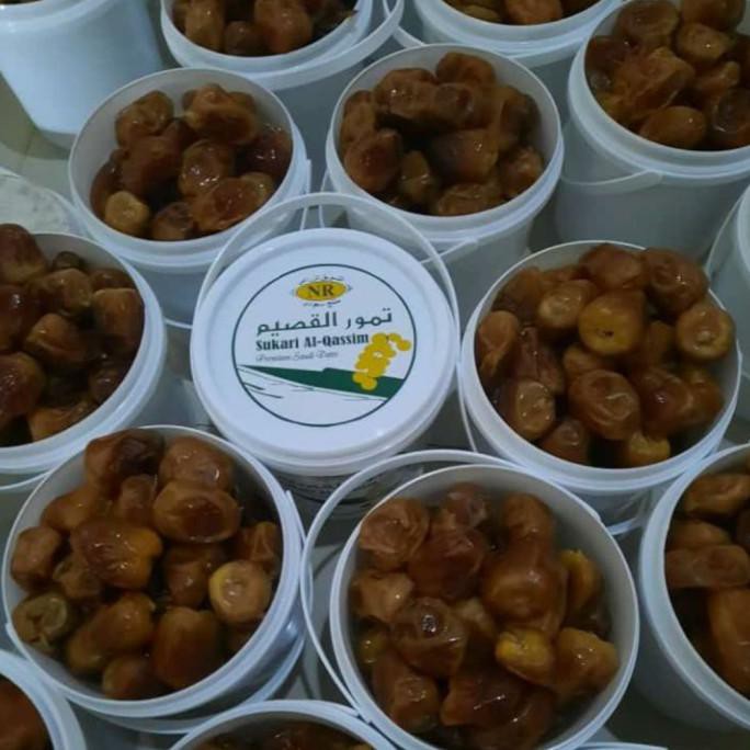 

Kurma Manis / Buah Kurma / Kurma Sukari Ember 850Gr Alqosim Ready