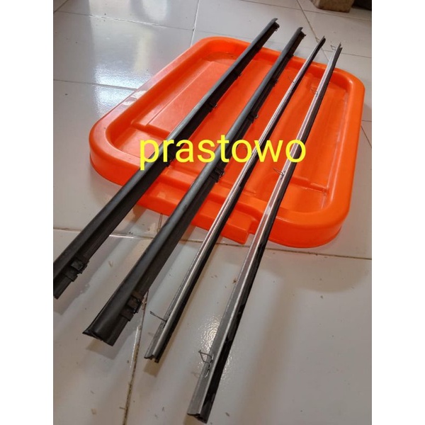 Karet pelipit lis kaca weather strip suzuki jimny katana