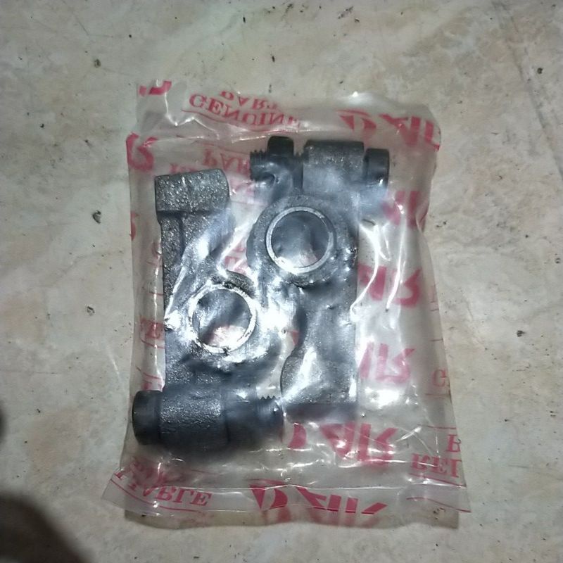 ROCKER ARM DONG FENG R175 R180. TEMPLAR DONG FENG